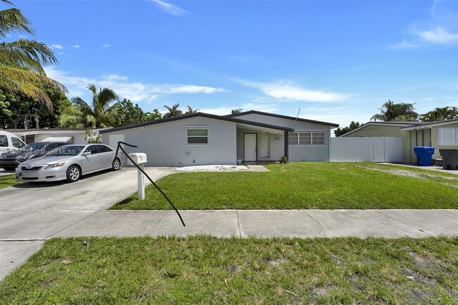 7101 Harding St in Hollywood, FL - Building Photo - Building Photo