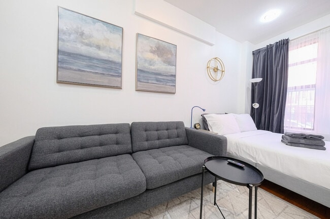 310 E 103rd St, Unit SI ID1032007P in New York, NY - Building Photo - Building Photo