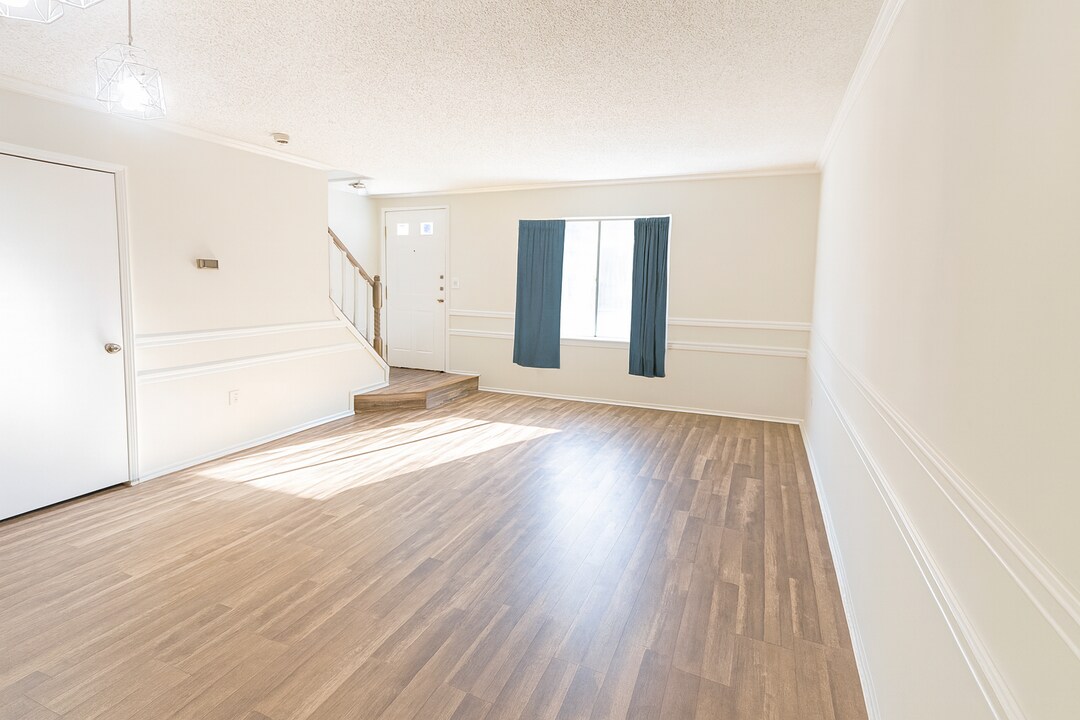 2 Cheshire Dr in Galloway, NJ - Foto de edificio