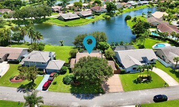 14950 Featherstone Way in Davie, FL - Building Photo - Building Photo