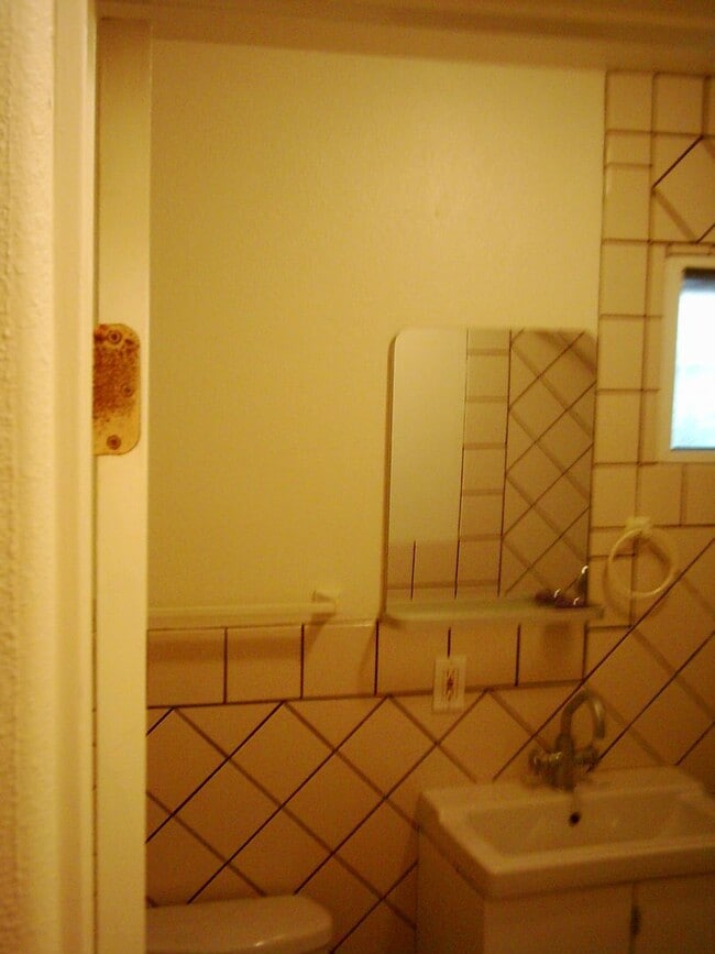 1154 Cedar Ave in Long Beach, CA - Building Photo - Building Photo