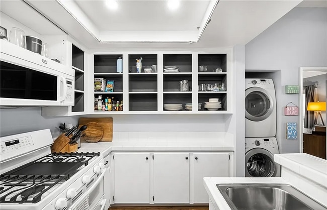 property at 1062 Calle Del Cerro