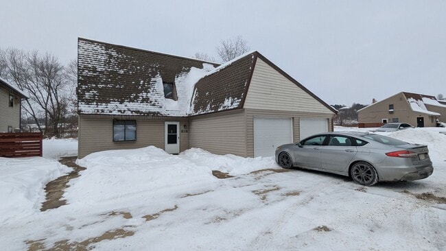 819 Kerns Dr NE in Bolivar, OH - Foto de edificio - Building Photo