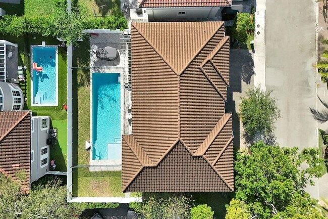 3534 Forest View Cir in Fort Lauderdale, FL - Foto de edificio - Building Photo