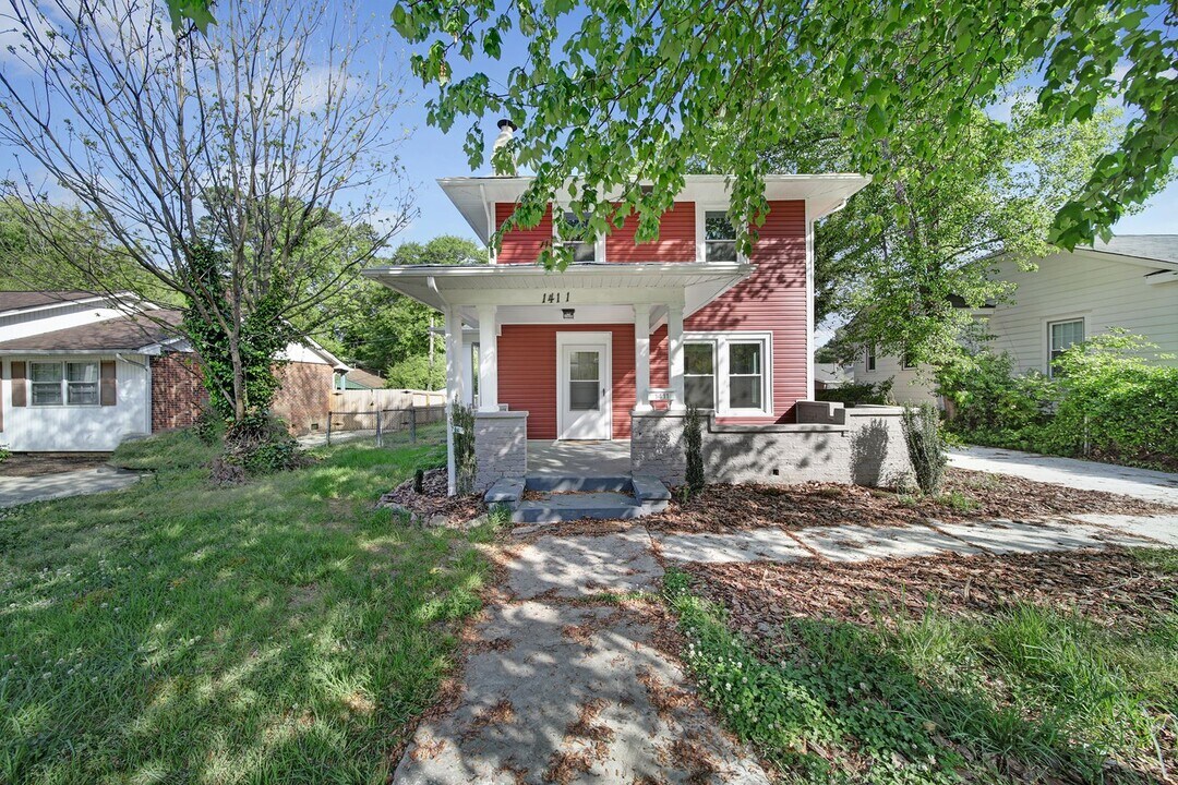 1411 Lineberger Ave in Gastonia, NC - Building Photo