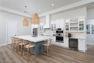 1257 11th Ct N in Naples, FL - Building Photo