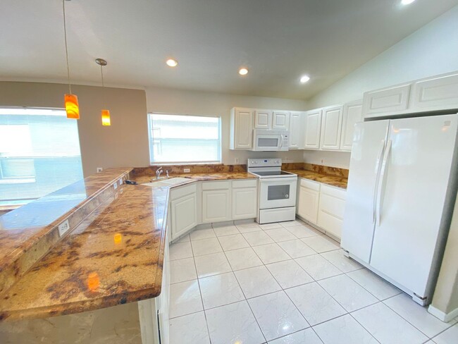 3310 Crystal Creek Blvd in Orlando, FL - Building Photo - Building Photo