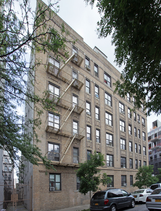 393-395 Hewes St in Brooklyn, NY - Building Photo - Building Photo