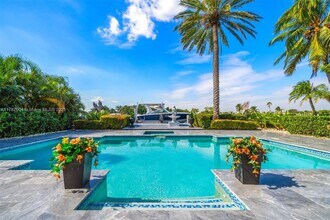 301 S Riverside Dr in Pompano Beach, FL - Foto de edificio - Building Photo