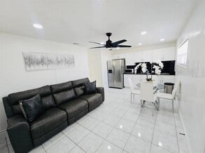 6491 MacKenzie St in Orlando, FL - Building Photo - Building Photo