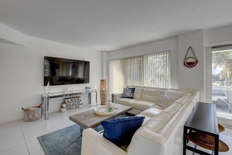 2066 N Ocean Blvd in Boca Raton, FL - Building Photo - Building Photo