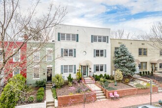 1519 Constitution Ave NE in Washington, DC - Foto de edificio - Building Photo