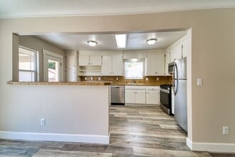 733 Gray Ave in Yuba City, CA - Building Photo - Building Photo