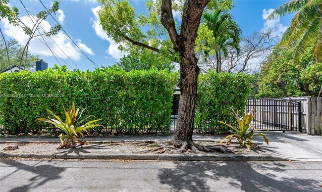 412 NW 41st St in Miami, FL - Building Photo - Building Photo