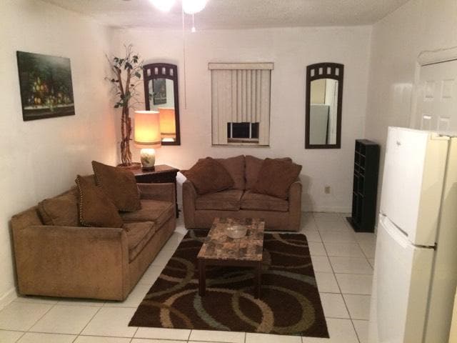 19541 NW 7th Ct in Miami, FL - Building Photo - Building Photo