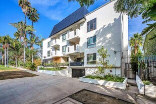 1532 Hayworth Ave in Los Angeles, CA - Building Photo