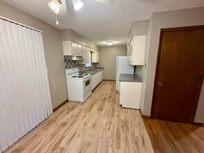 2285 Highview Dr in Marion, IA - Foto de edificio - Building Photo