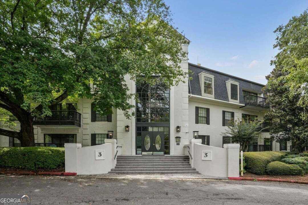 3106 Pine Heights Dr NE in Atlanta, GA - Building Photo