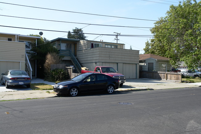 1085 Oak Ave in Redwood City, CA - Building Photo - Building Photo