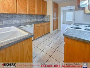 911 Wells St-Unit -911 Wells St in Killeen, TX - Building Photo - Building Photo