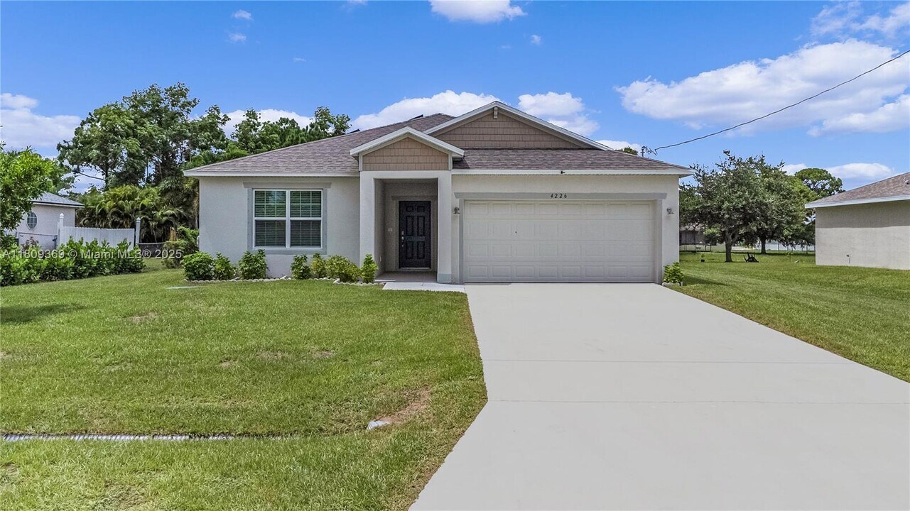 4226 SW Earnest St in Port St. Lucie, FL - Building Photo