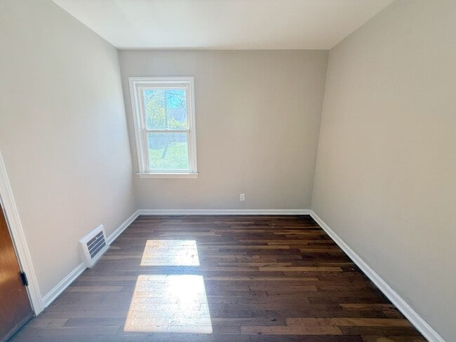 15000 Krems Ave in Maple Heights, OH - Building Photo - Building Photo