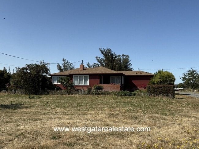 427 Corona Rd in Petaluma, CA - Foto de edificio - Building Photo