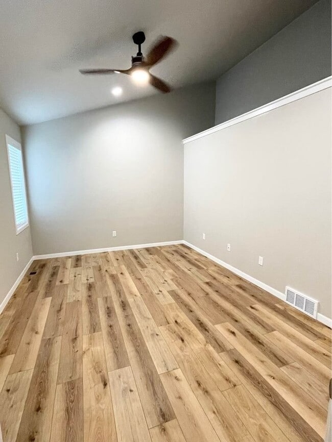 1023 S Nicolet Rd in Appleton, WI - Foto de edificio - Building Photo