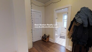 21 Chandler St, Unit 2 in Somerville, MA - Building Photo - Building Photo