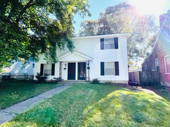 920 N Benton Ave