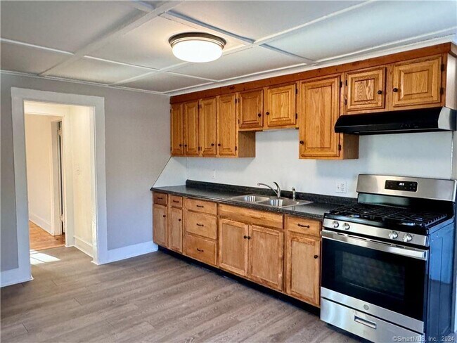 10 Riverside Ave in Torrington, CT - Building Photo - Building Photo