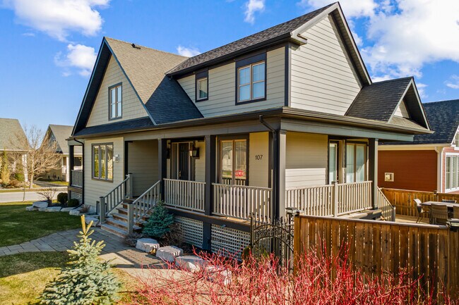 107 Snow Apple Cres in Blue Mountains, ON - Building Photo - Building Photo