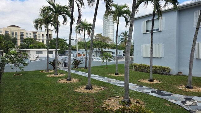 530 SW 10th St in Miami, FL - Building Photo - Building Photo