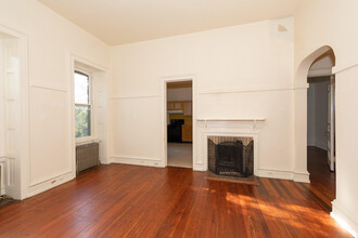 5442 Wayne Ave in Philadelphia, PA - Building Photo - Interior Photo