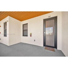 8045 NW 104th Ave in Doral, FL - Building Photo - Building Photo