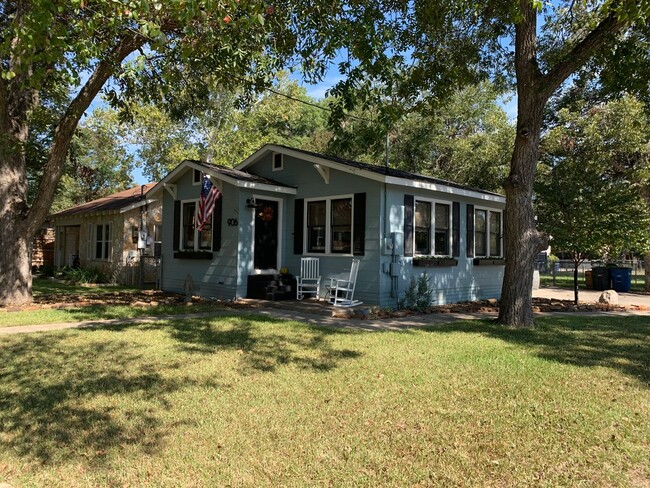 906 Chicago Ave in New Braunfels, TX - Building Photo - Building Photo