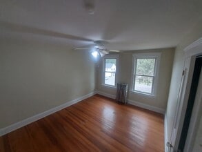 12 East St, Unit 2 in Ansonia, CT - Foto de edificio - Building Photo