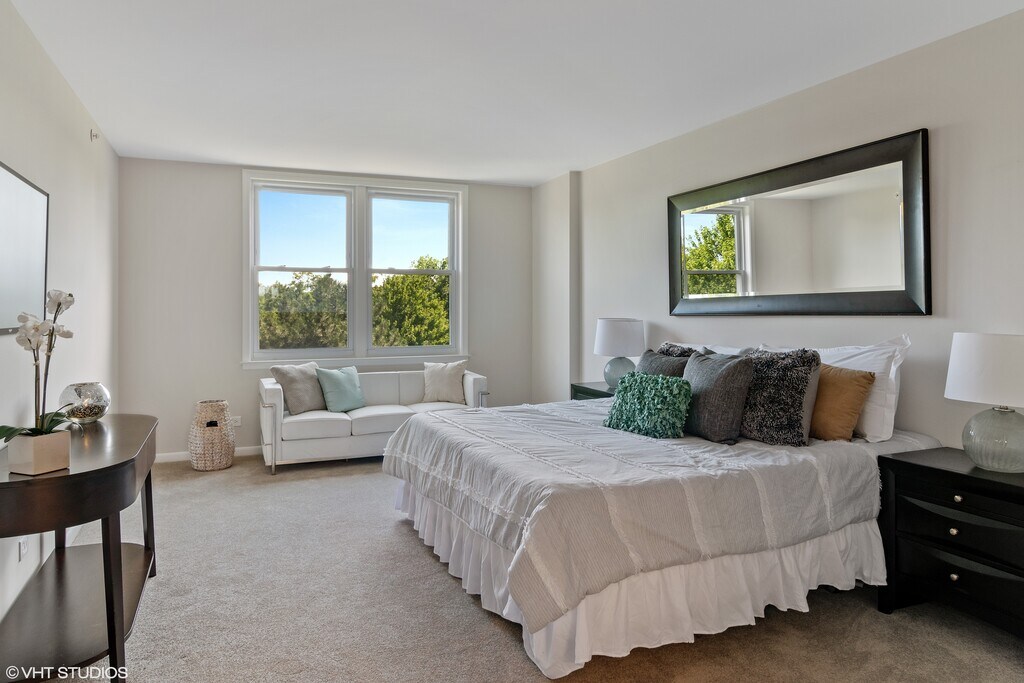 Spinning Wheel Apartments in Hinsdale, IL