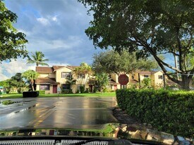 5686 Rock Island Rd in Tamarac, FL - Building Photo