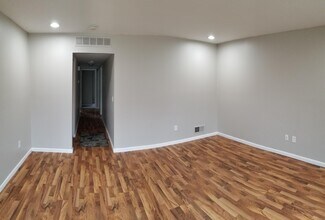 100 W Harwood Ave in Madison Heights, MI - Building Photo - Building Photo