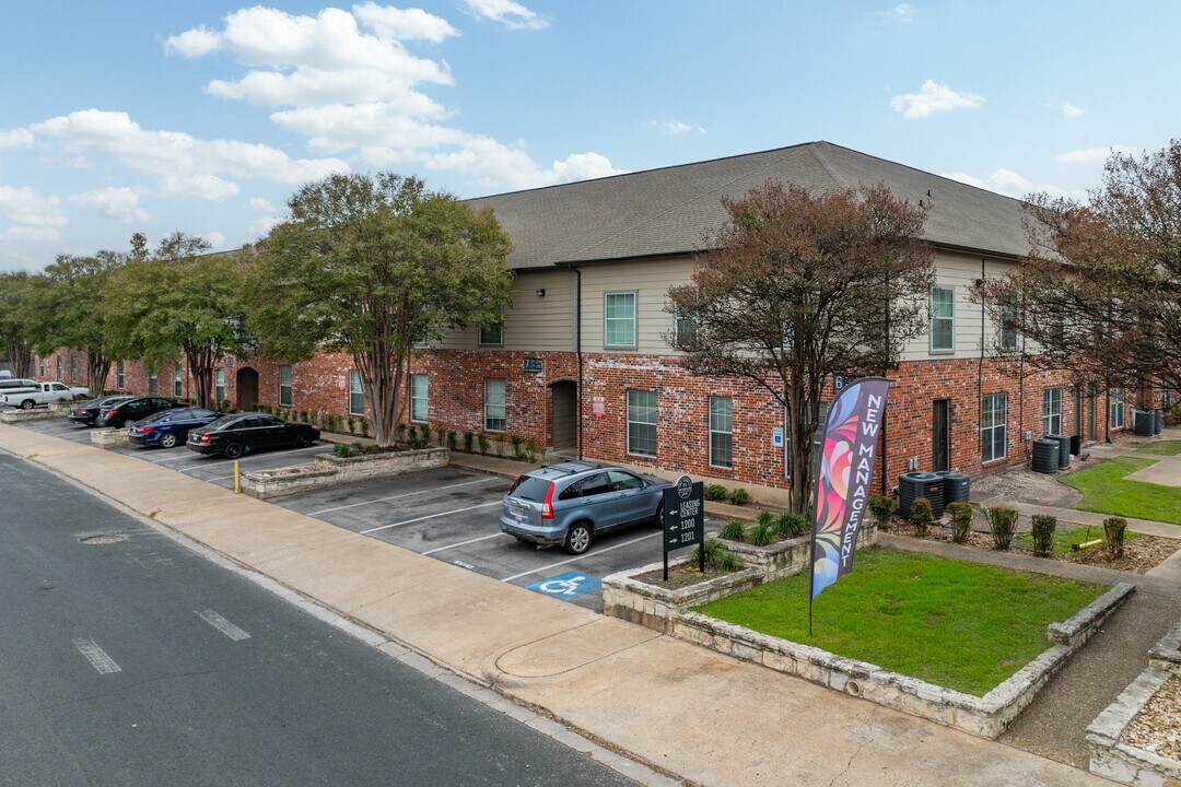 Lowell at Mueller in Austin, TX - Building Photo