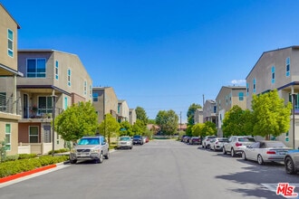 20619 Oakglen Ln in Los Angeles, CA - Building Photo - Building Photo
