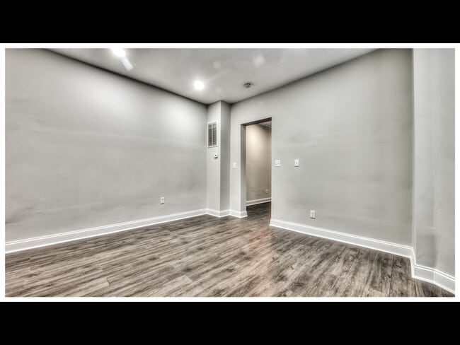 2220 Lyndhurst Ave in Baltimore, MD - Building Photo - Building Photo