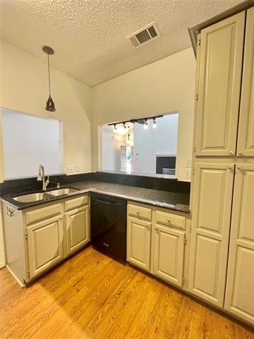 property at 4130-4131 One Pl Ln