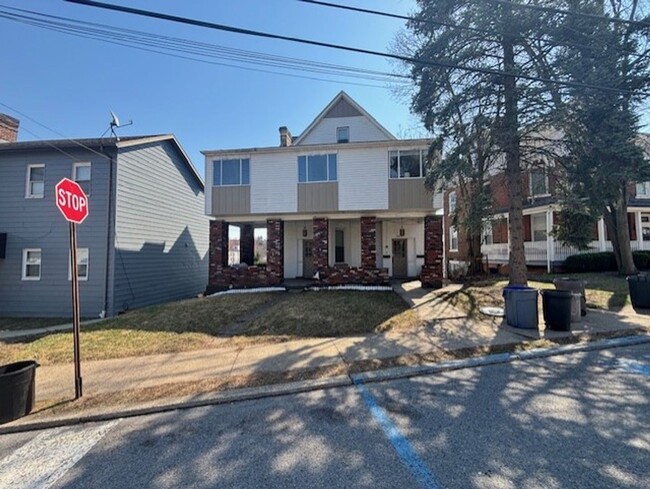 303 5th Ave in Carnegie, PA - Foto de edificio - Building Photo