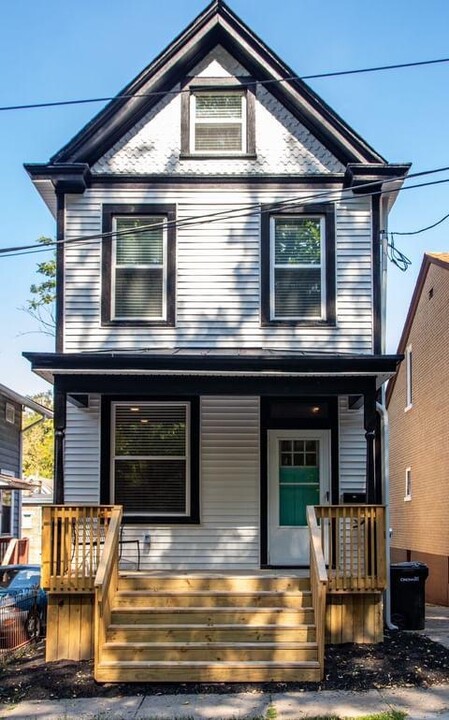 120 Justis St in Cincinnati, OH - Foto de edificio