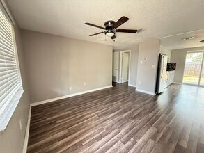 350 N Elm St in Englewood, FL - Building Photo - Building Photo