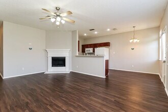 6460 Downeast Dr in Fort Worth, TX - Foto de edificio - Building Photo