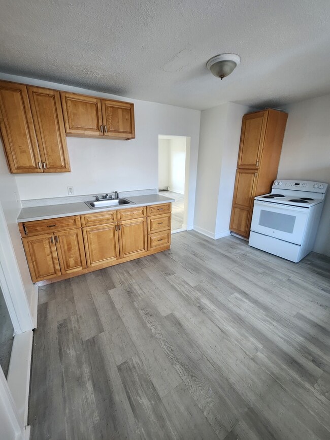 102 Knox St in Lewiston, ME - Building Photo - Building Photo