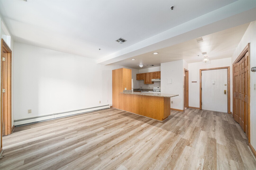 72 Park Ave in Hoboken, NJ - Building Photo